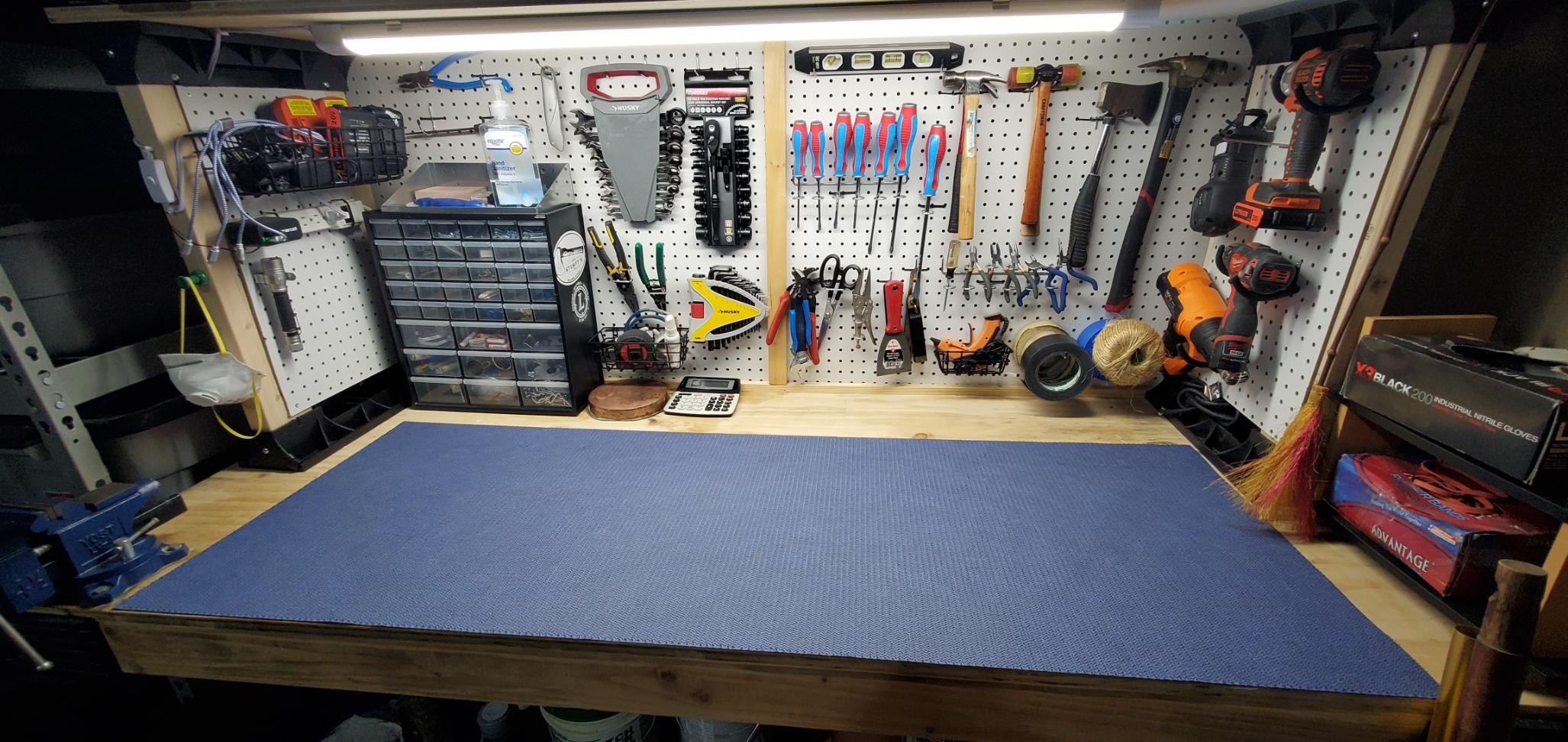 (708) 25820 New Pig Workbench Liner Oil Absorbent Pig Mat (22" W x 7' L)